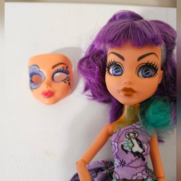 Monster High Inner Monster Shockingly Shy Scared Silly Doll Incomplete - Picture 2 of 8